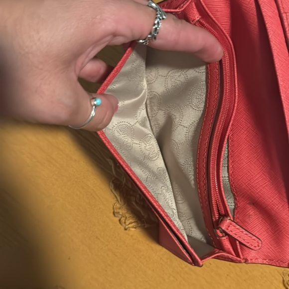 Michael kors wallet. - Picture 6 of 8